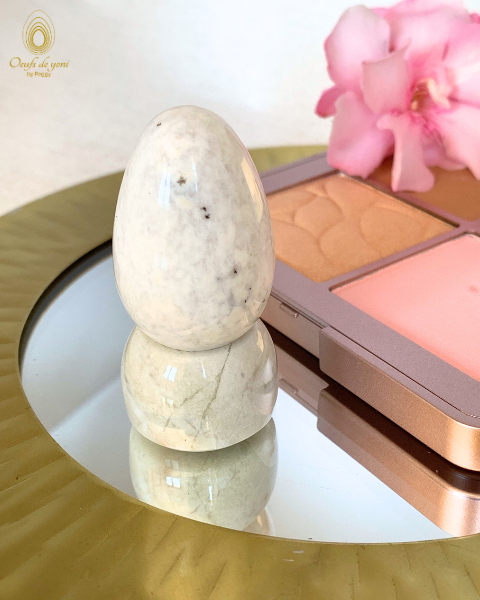 Coffret Prestige - L'oeuf et le socle de la douceur et de l'apaisement - Agate blanche moyen non troué