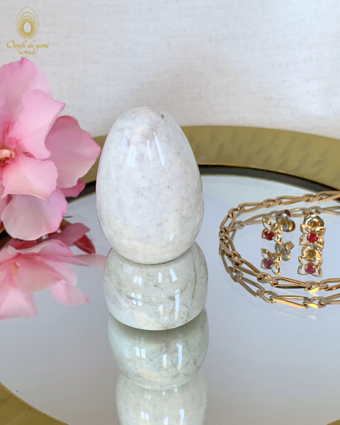 Coffret Prestige - L'oeuf et le socle de la douceur et de l'apaisement - Agate blanche moyen non troué